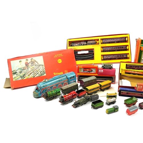 477 - Model railway trains, locomotives, carriages, track and accesories including tinplate O gauge and Tr... 