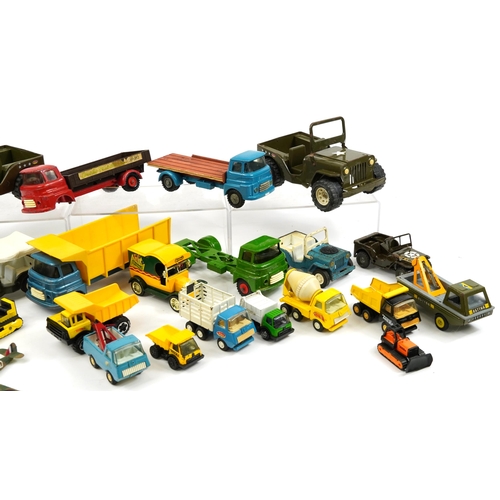 467 - Collection of vintage and later diecast and tinplate vehicles including Tonka and Tri-ang, the large... 