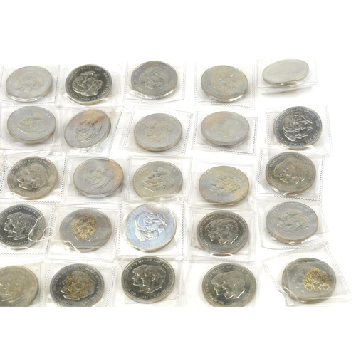 565 - Large collection of 1981 Prince of Wales and Lady Diana Spencer commemorative crowns