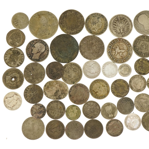 515 - Victorian and later coinage including Gothic florin, half crown and shillings, 126.0g