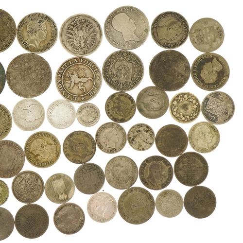 515 - Victorian and later coinage including Gothic florin, half crown and shillings, 126.0g