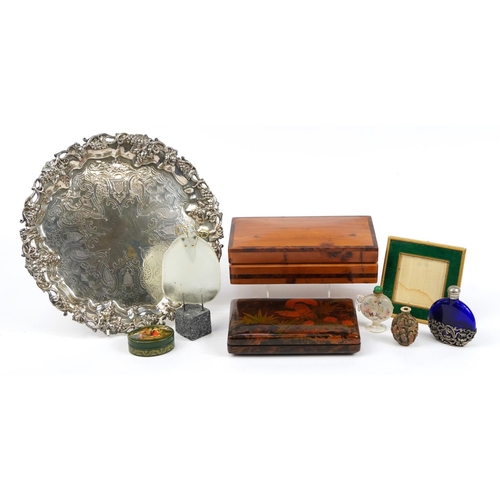 1269 - Sundry items including oriental lacquered box and cover, enamelled brass frame and Chinese snuff bot... 