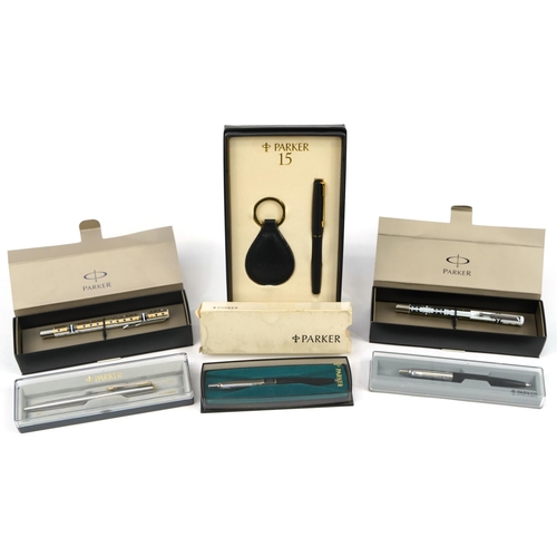 289 - Parker pens with cases/boxes including Parker 15 with keyring and two depicting trains