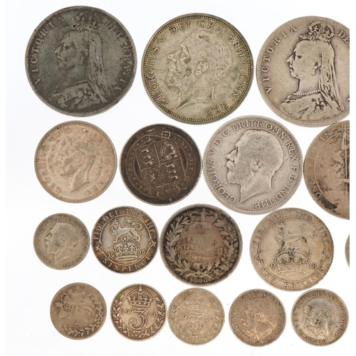 499 - Victorian and later British coinage including Queen Victoria 1886 Young Head shilling, 1889 shilling... 