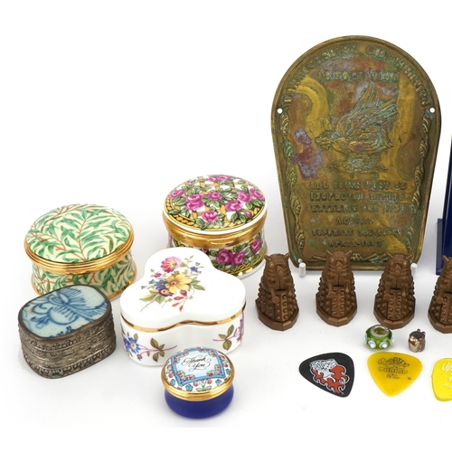 1222 - Trinket boxes and sundry items including Halcyon Days enamelled box and a cock fighting plaque