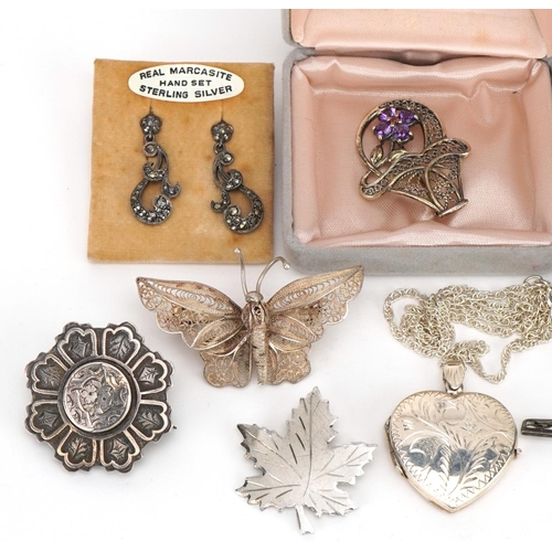 2652 - Victorian and later silver jewellery including a love heart locket, locket brooch, filigree brooches... 