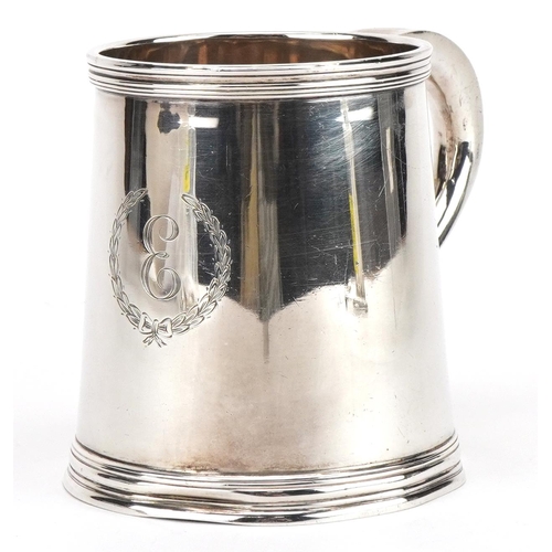 2668 - Edward Barnard & Sons Ltd, Elizabeth II silver tankard, London 1950, 8.5cm high, 198.5g