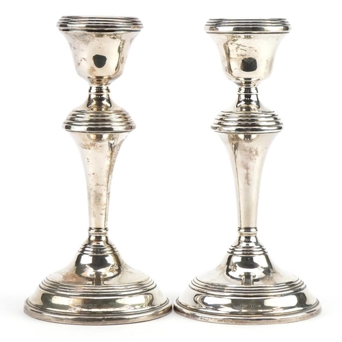 2717 - W I Broadway & Co, pair of Elizabeth II tapering candlesticks, Birmingham 1963, 17.5cm high, total 6... 