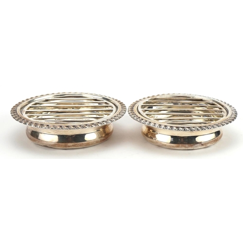 2687 - Goldsmiths & Silversmiths Co Ltd, pair of Edwardian circular silver draining stands with grille cove... 