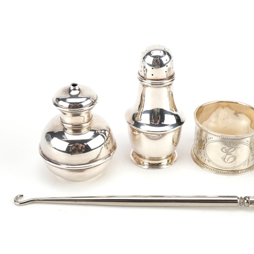 2756 - Edwardian and later silver objects including two napkin rings with engraved floral decoration, peppe... 