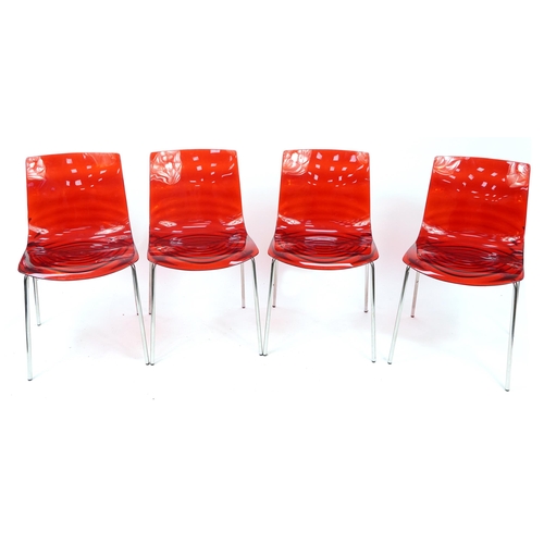 1026 - Calligaris, Italian circular chrome and glass dining table with four red Lucite chairs, the table 75... 