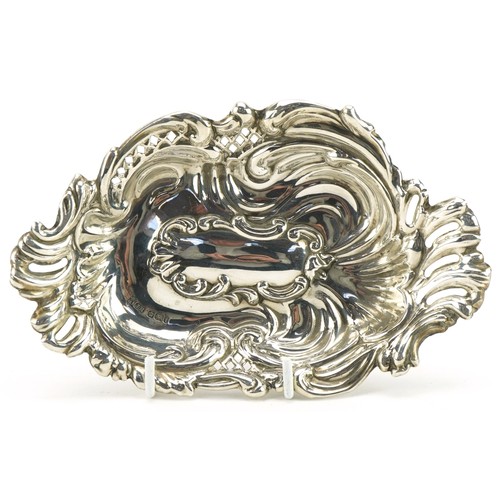 2776 - Joseph Rodgers & Sons, Edwardian silver bonbon dish with pierced decoration, Sheffield 1901, 16.5 wi... 