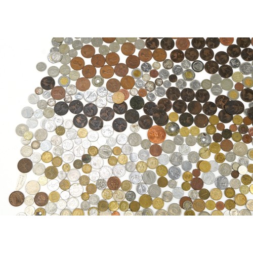 566 - 19th century and later British and world coinage and banknotes including pennies