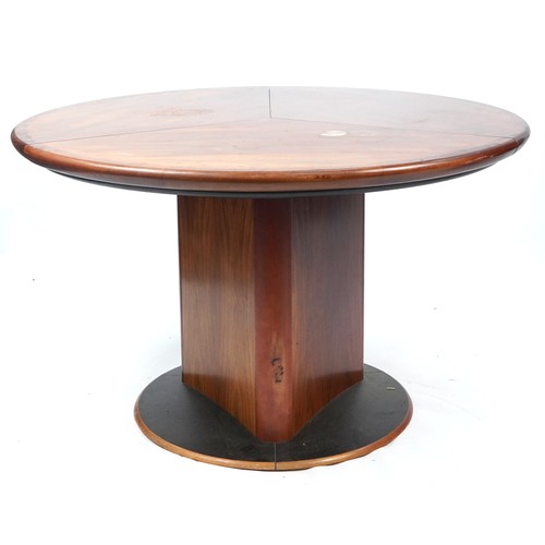 1043 - Skovby Mobelfabrik, Danish mid century circular rosewood extending dining table, with three folding ... 