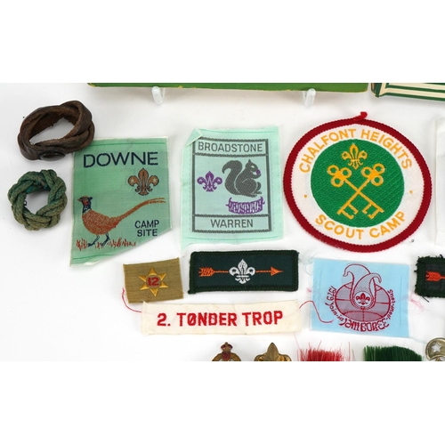 2473 - Scouting interest collectables including two hardback books and badges