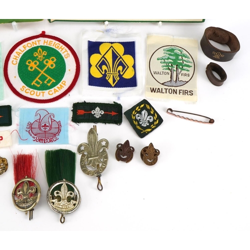 2473 - Scouting interest collectables including two hardback books and badges