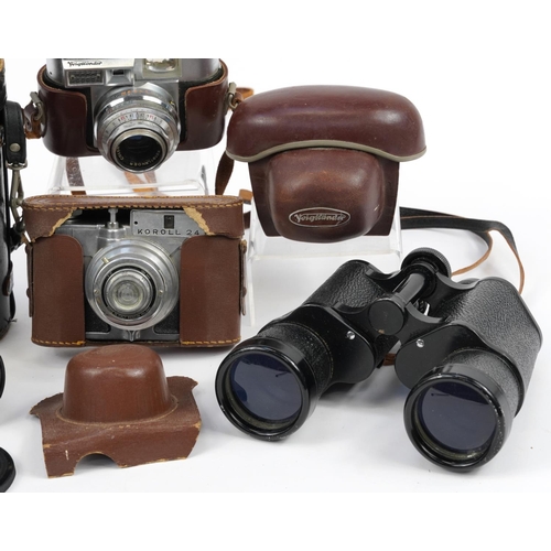 1247 - Vintage and later cameras and binoculars including Voigtlander Vitomatic II, Koroll 24, Sakar Super ... 