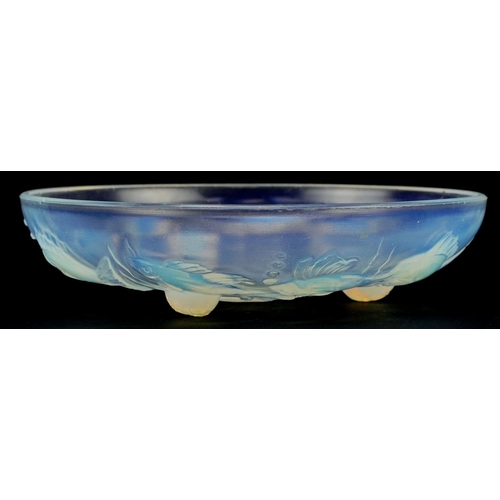 103 - Manner of Sabino, French Art Deco opalescent glass three footed bowl moulded with fish, 25cm in diam... 