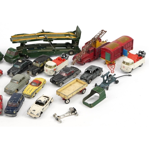 2036 - Vintage Corgi diecast vehicles including Chipperfield's Circus International Truck with Trailer and ... 