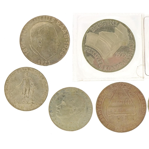 2467 - Austrian silver schillings comprising one hundred shilling, fifty schilling and twenty five schillin... 