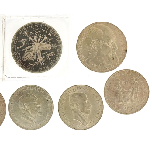 2467 - Austrian silver schillings comprising one hundred shilling, fifty schilling and twenty five schillin... 