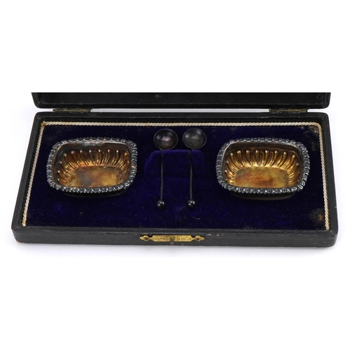 477 - William Devenport, pair of George V silver salts with spoons housed in a fitted case, Birmingham 191... 