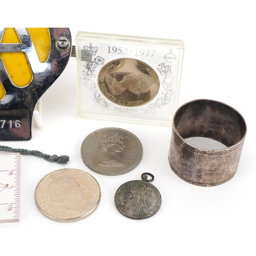 1272 - Objects including five pound coin, AA car badge and two silver napkin rings