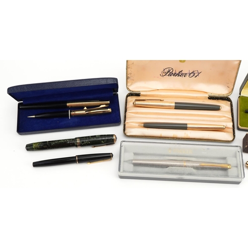 368 - Vintage and later pens including Parker Vacumatic green marbleised fountain pen with box, Sheaffer a... 