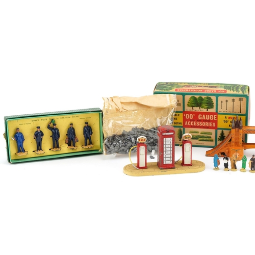 2043 - Vintage toys, some diecast including Dinky Toys model railway O gauge Station Staff no 1 with box, E... 