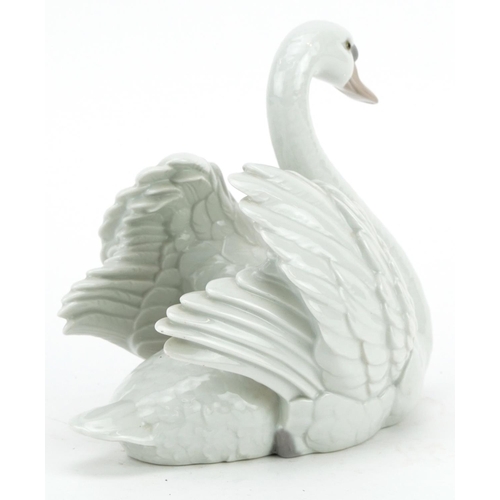 1213 - Lladro swan numbered 5231, 18.5cm high