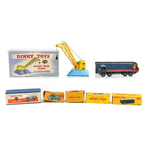 2033 - Vintage Dinky Toys diecast truck, machine and boxes comprising Foden Flat Truck 503 with lid, Goods ... 