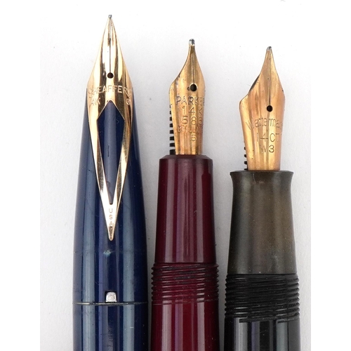 365 - Vintage pens and pencils including Sheaffer fountain pen with 14k gold nib, Parker and Watermans