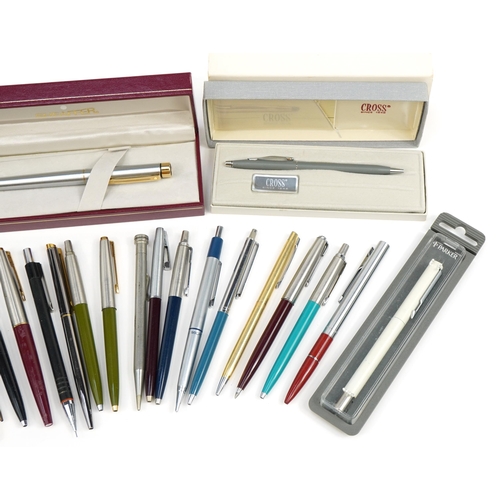 369 - Vintage and later pens and pencils including Cross, Sheaffer and Parker