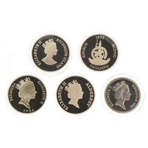 2424 - Five silver proof coins with certificates commemorating Queen Elizabeth The Queen Mother Lady of the... 