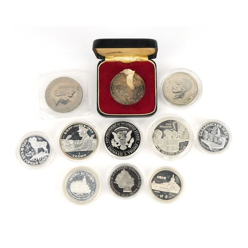 2465 - Various coinage, some silver, including 1966 Yemen Royalist crown, Isle of Man D Day crown and Baili... 