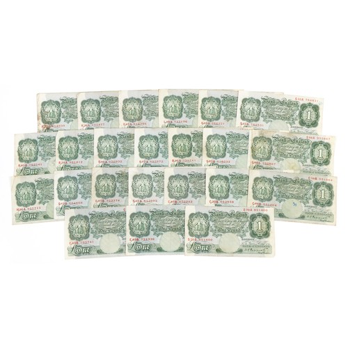 2490 - Twenty three Bank of England one pound notes, each Chief Cashier K O Peppiatt, various serial number... 