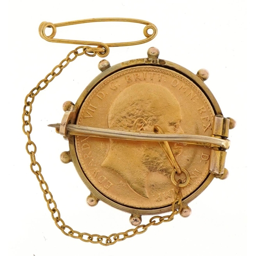 3042 - Edward VII 1910 gold sovereign housed in a 9ct gold brooch mount with safety chain, 2.7cm in diamete... 