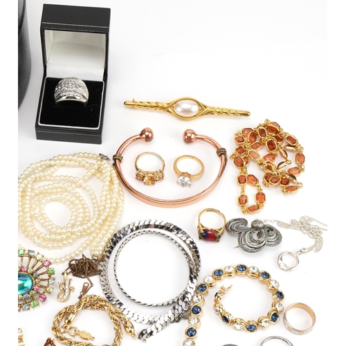 3861 - Vintage and later costume jewellery including pendants, wristwatches and earrings
