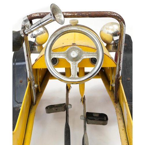 1618 - Vintage Brum child's ride-on pedal car, 95cm in length