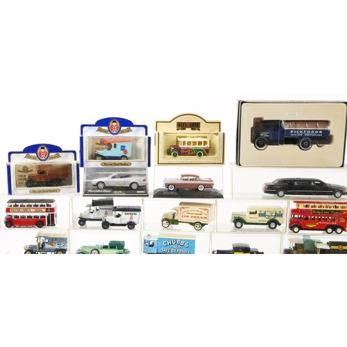 1689 - Collection of diecast collector's vehicles, some with boxes, including Omnibus, Corgi and Matchbox