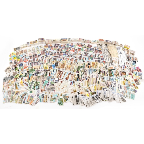 762 - Large collection of cigarette cards