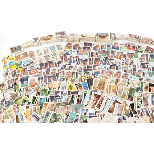 762 - Large collection of cigarette cards