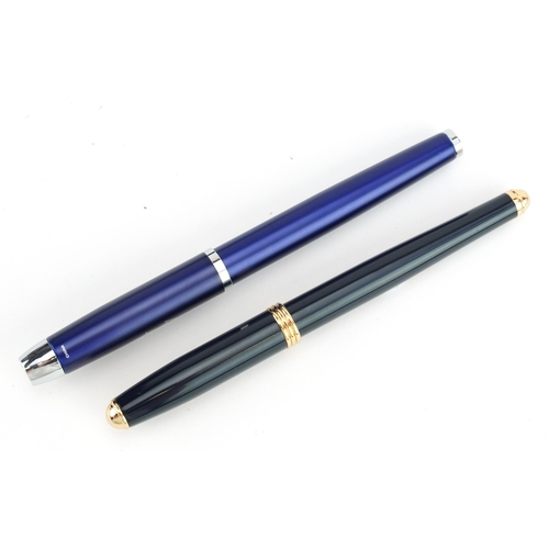 211 - Two American presidential and political interest pens including Parker with Barack Obama facsimile s... 