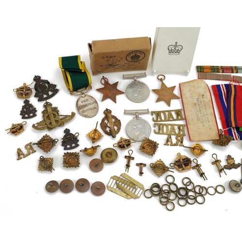 812 - British military World War I and later militaria including George VI Territorial Efficient Service m... 