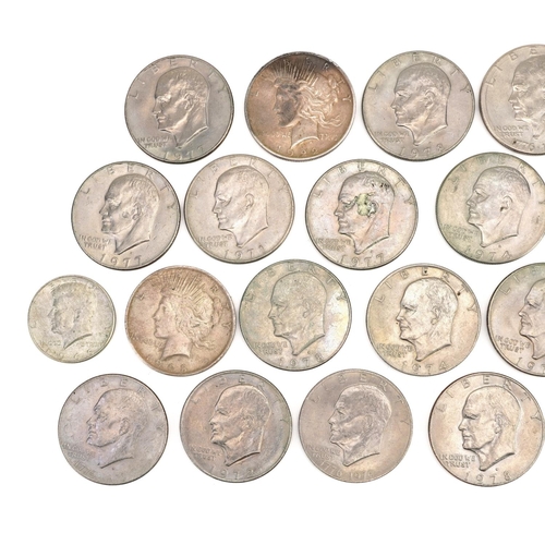 677 - American coinage including 1922 dollar, 1923 dollar and half dollars