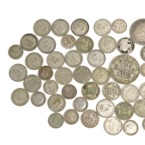 676 - Victorian and later British coinage including half crown and sixpences, 165g