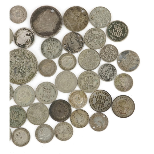 676 - Victorian and later British coinage including half crown and sixpences, 165g