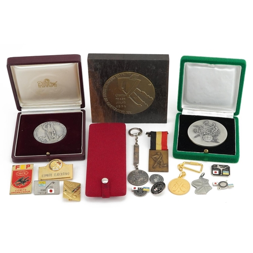 707 - Hockey World Championship memorabilia including 1976 silver medal, silver keyring and World Champion... 