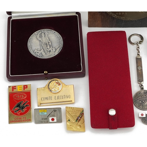 707 - Hockey World Championship memorabilia including 1976 silver medal, silver keyring and World Champion... 