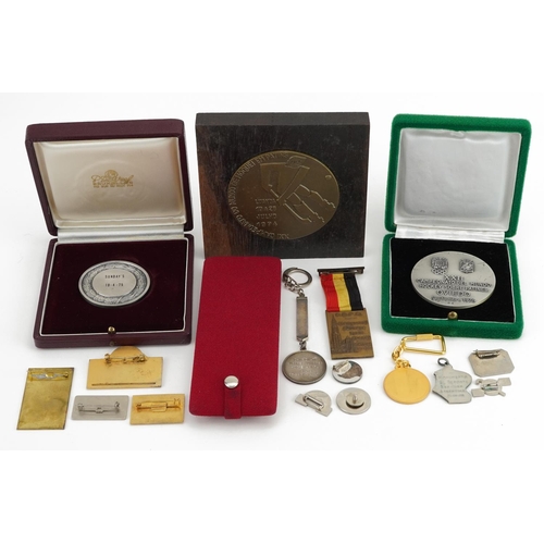 707 - Hockey World Championship memorabilia including 1976 silver medal, silver keyring and World Champion... 